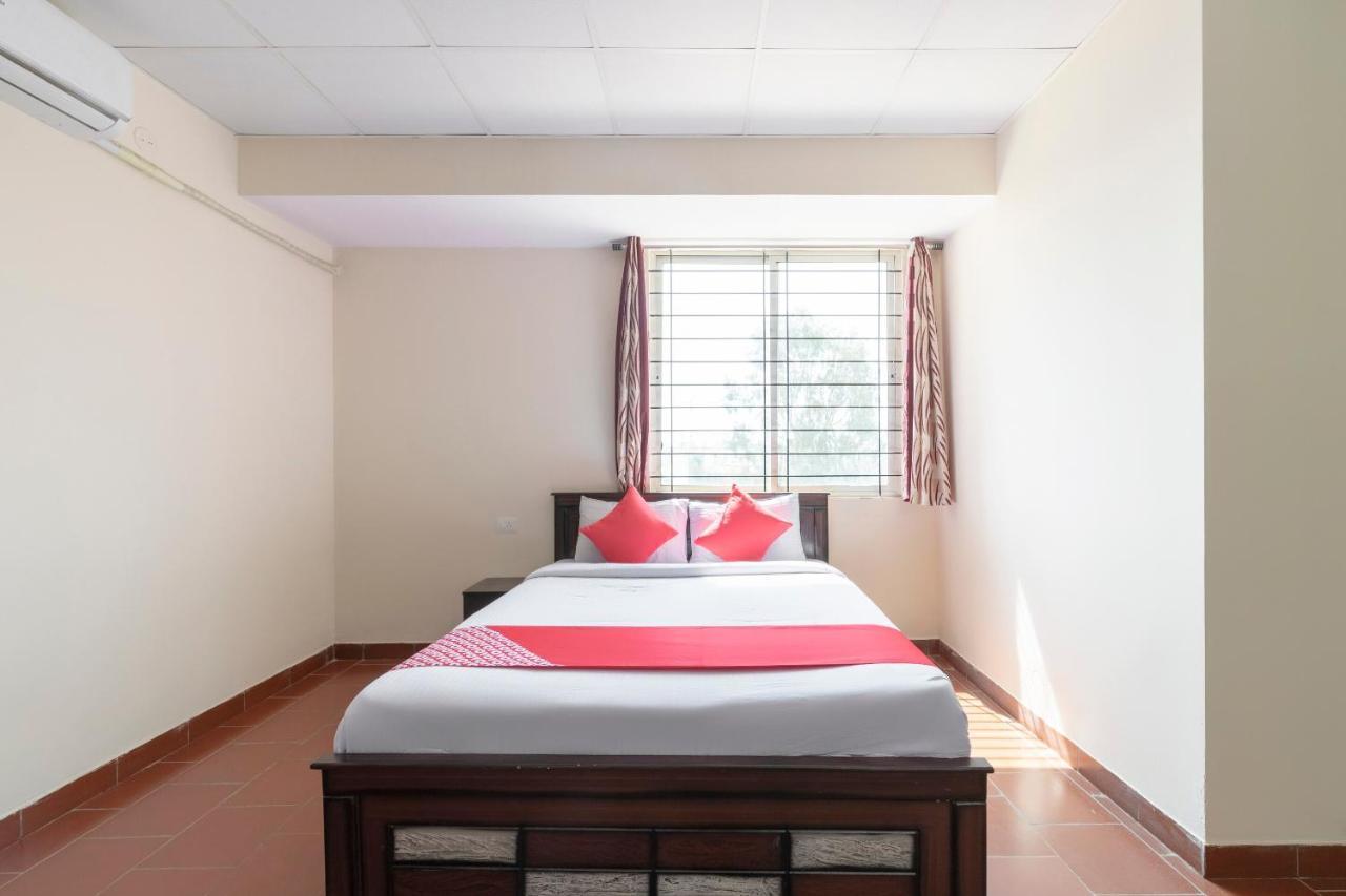 Oyo 49073 Whitefield Comforts Hotell Bangalore Exteriör bild