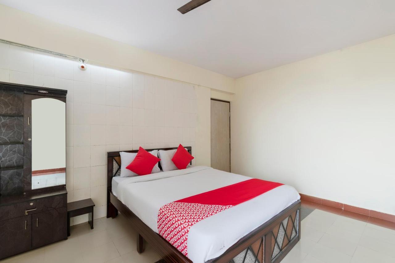 Oyo 49073 Whitefield Comforts Hotell Bangalore Rum bild