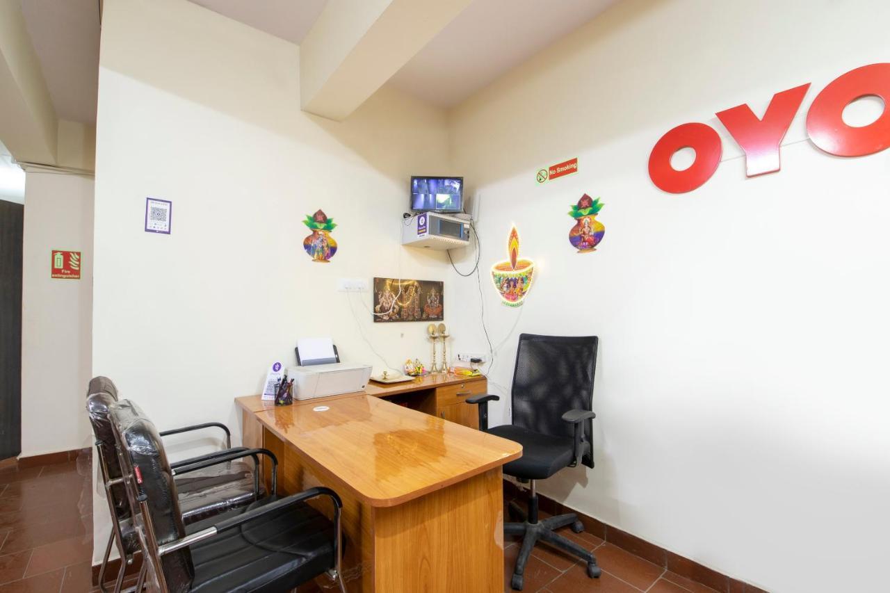Oyo 49073 Whitefield Comforts Hotell Bangalore Exteriör bild