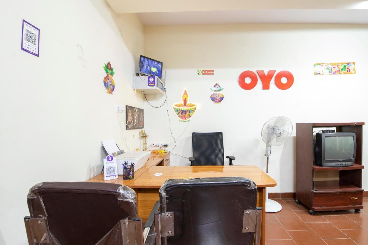 Oyo 49073 Whitefield Comforts Hotell Bangalore Exteriör bild